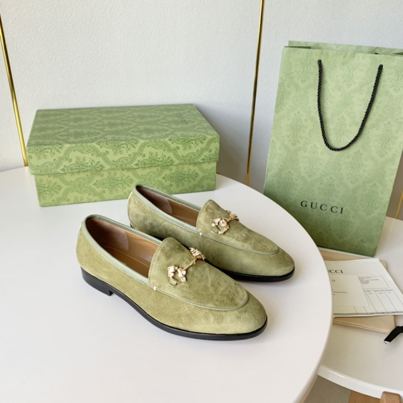 G*u*i flat shoes